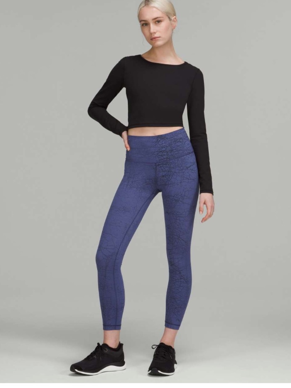 Lululemon Wunder Train High-Rise Tight 25"
Thread Dye Night Sea Black size 4